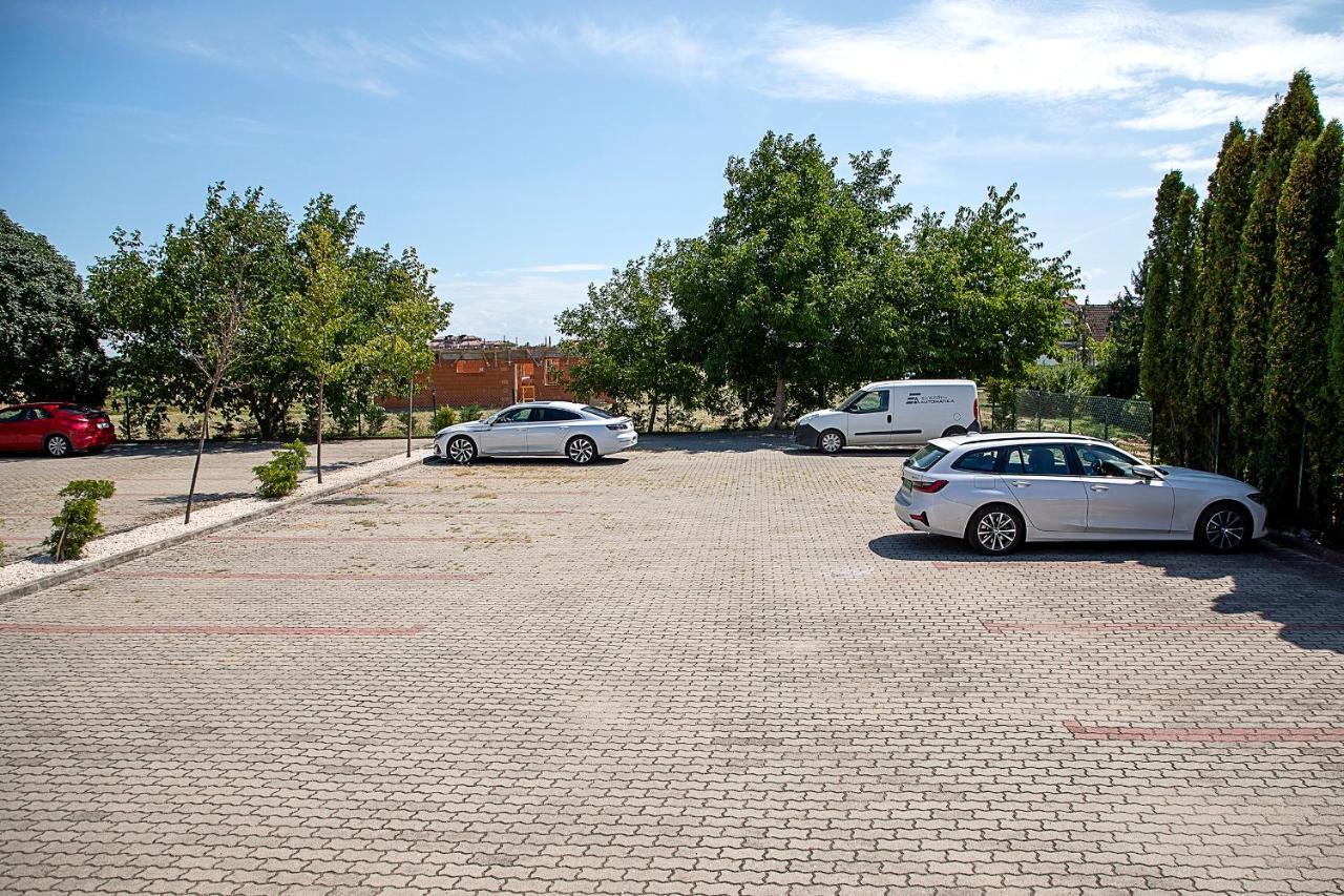 Lux Apartman Buek Exterior foto